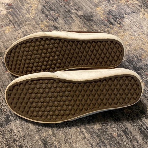 Insulated Leather Vans - Picture 8 of 9